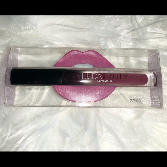HUDA BEAUTY
Demi Matte Cream Liquid Lipstick - Picture 4 of 10